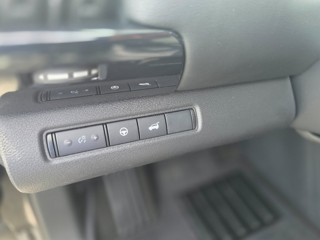 Used 2025 Nissan Pathfinder SV AWD/4WD image 19