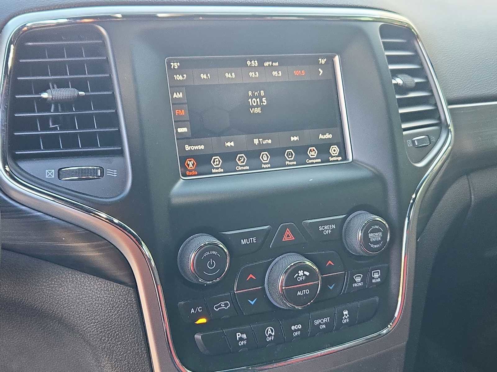 Used 2019 Jeep Grand Cherokee Laredo image 25