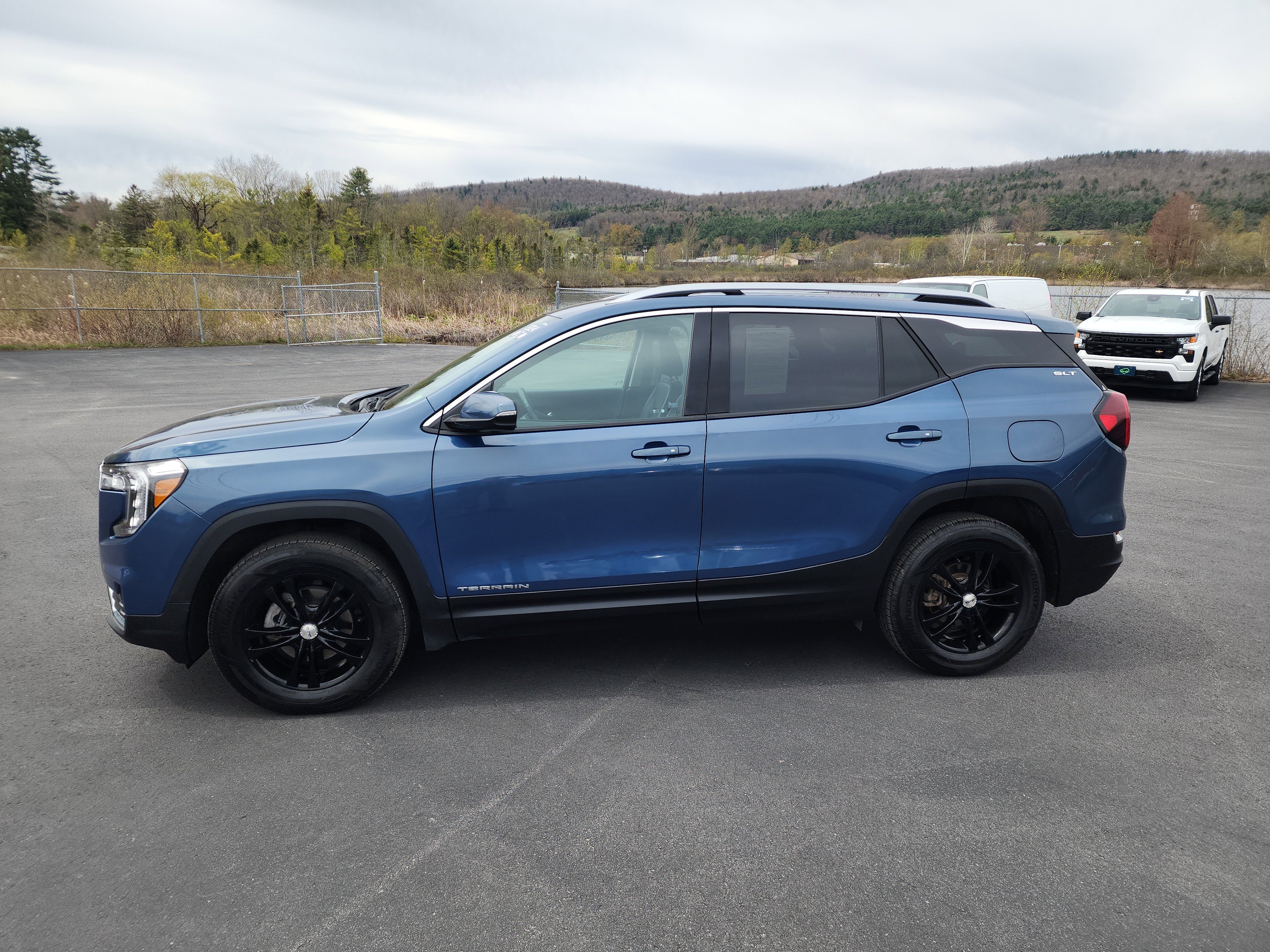 Certified 2024 GMC Terrain SLT AWD/4WD image 5