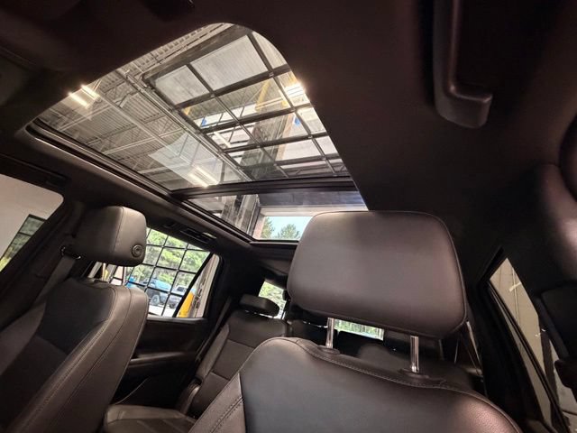 Used 2022 Chevrolet Tahoe LT w/ Luxury Package AWD/4WD image 31
