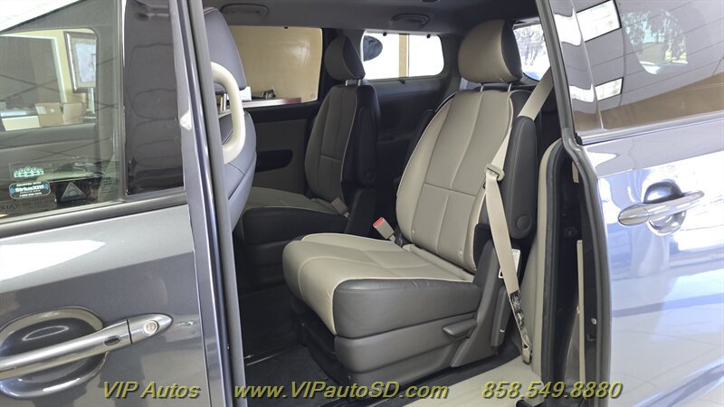 Used 2017 Kia Sedona SX FWD image 14