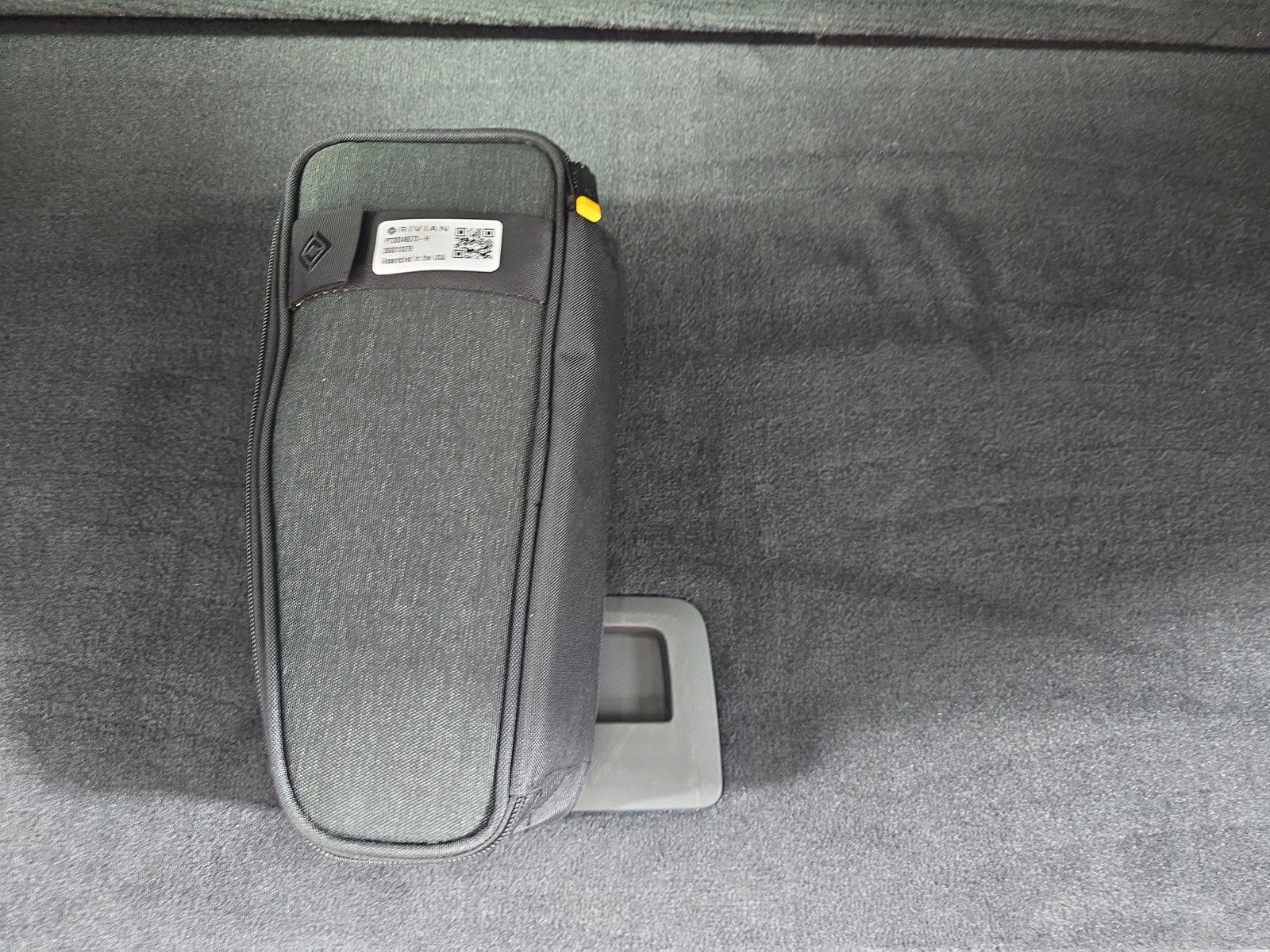 Used 2025 Rivian R1S Adventure AWD/4WD image 34