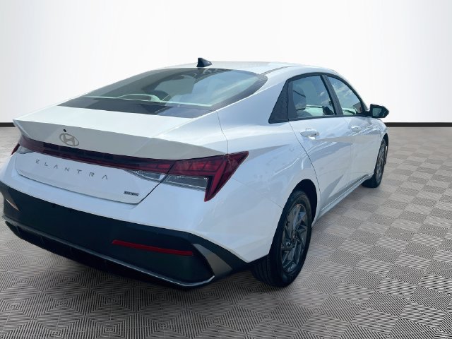 New 2026 Hyundai Elantra Hybrid FWD image 7