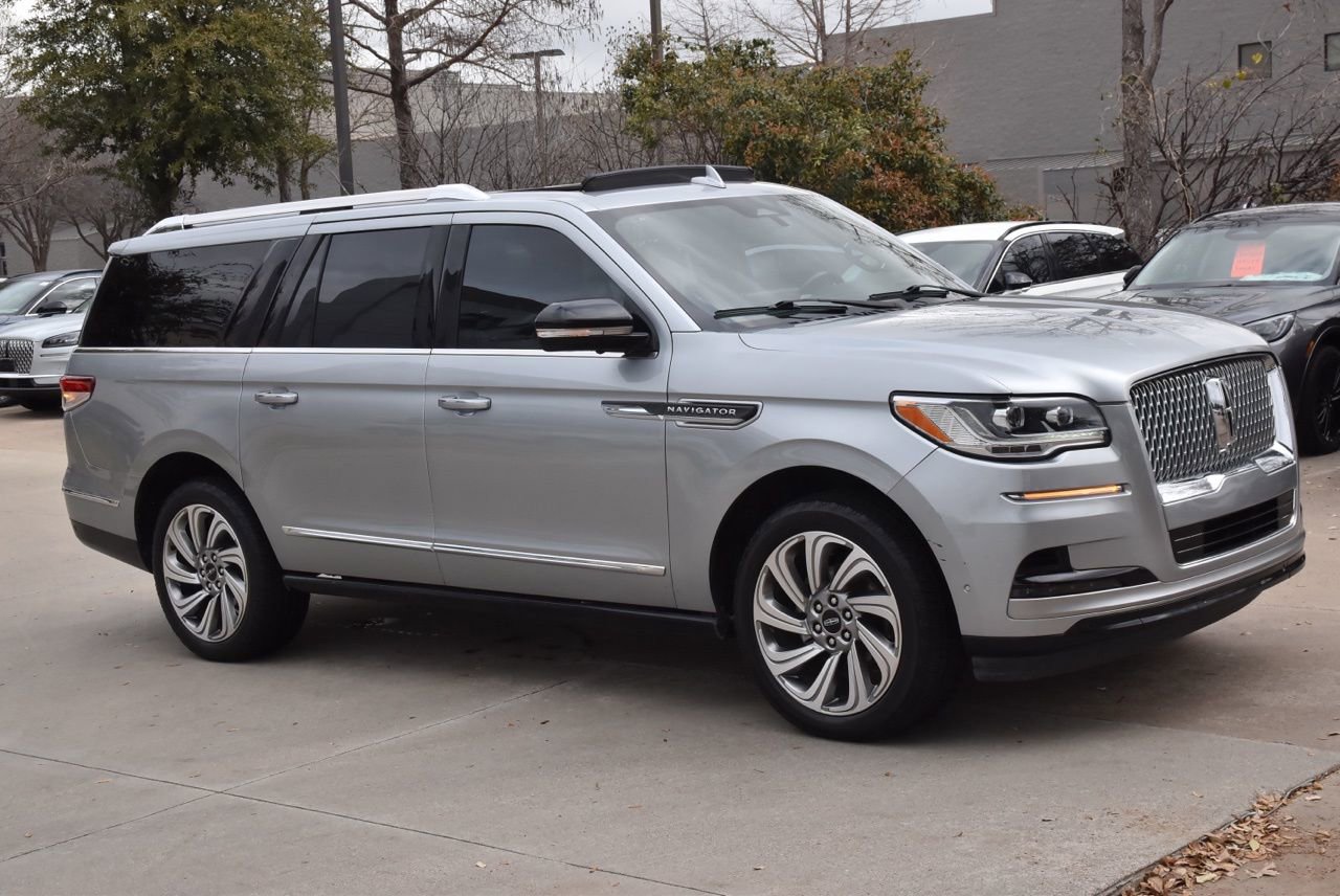 Used 2023 Lincoln Navigator L Reserve image 5