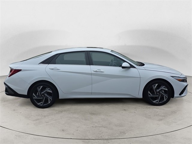 Used 2025 Hyundai Elantra SEL image 6