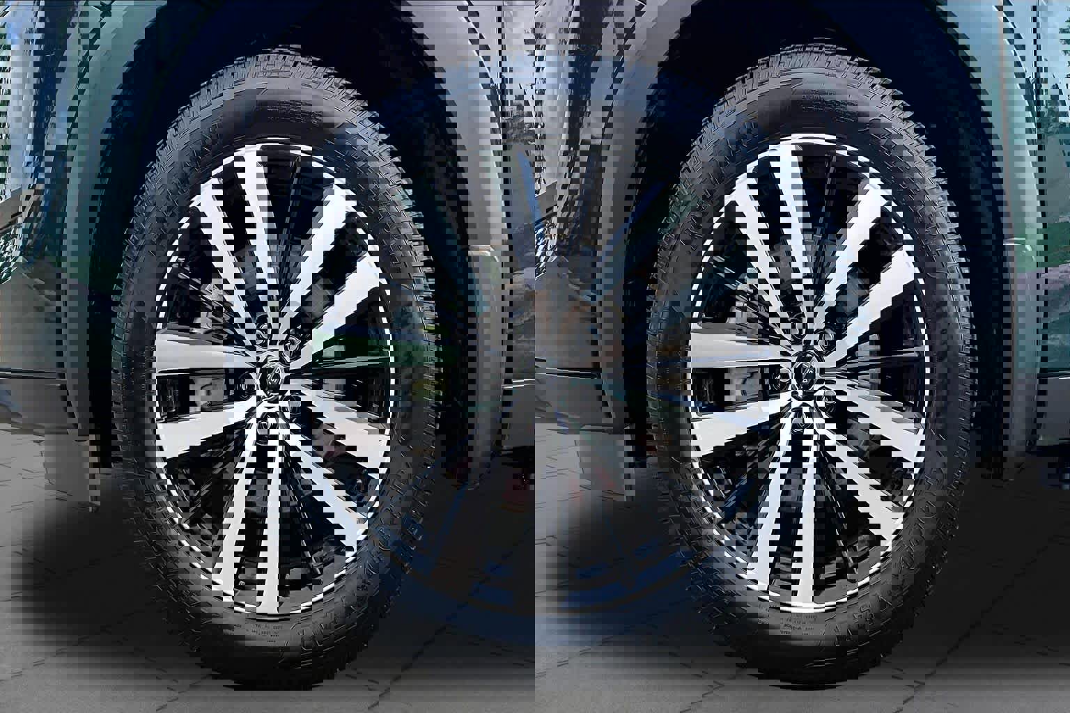 Used 2023 Nissan Pathfinder Platinum w/ Lighting Package (N93) image 11