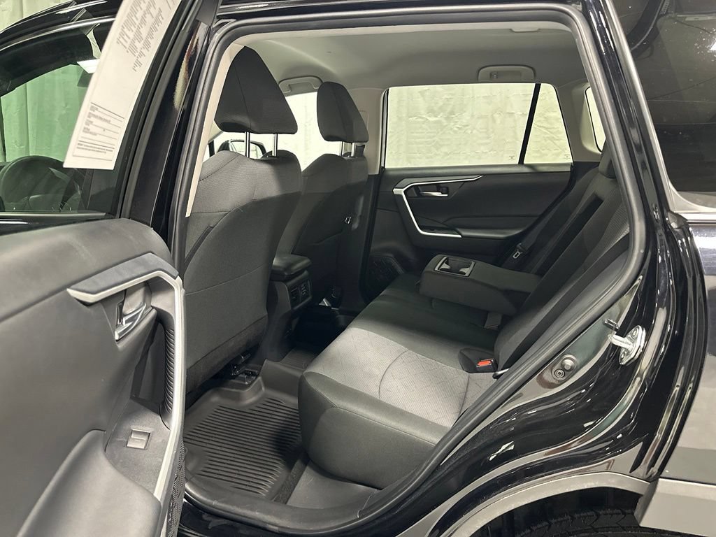 Used 2025 Toyota RAV4 XLE FWD image 42