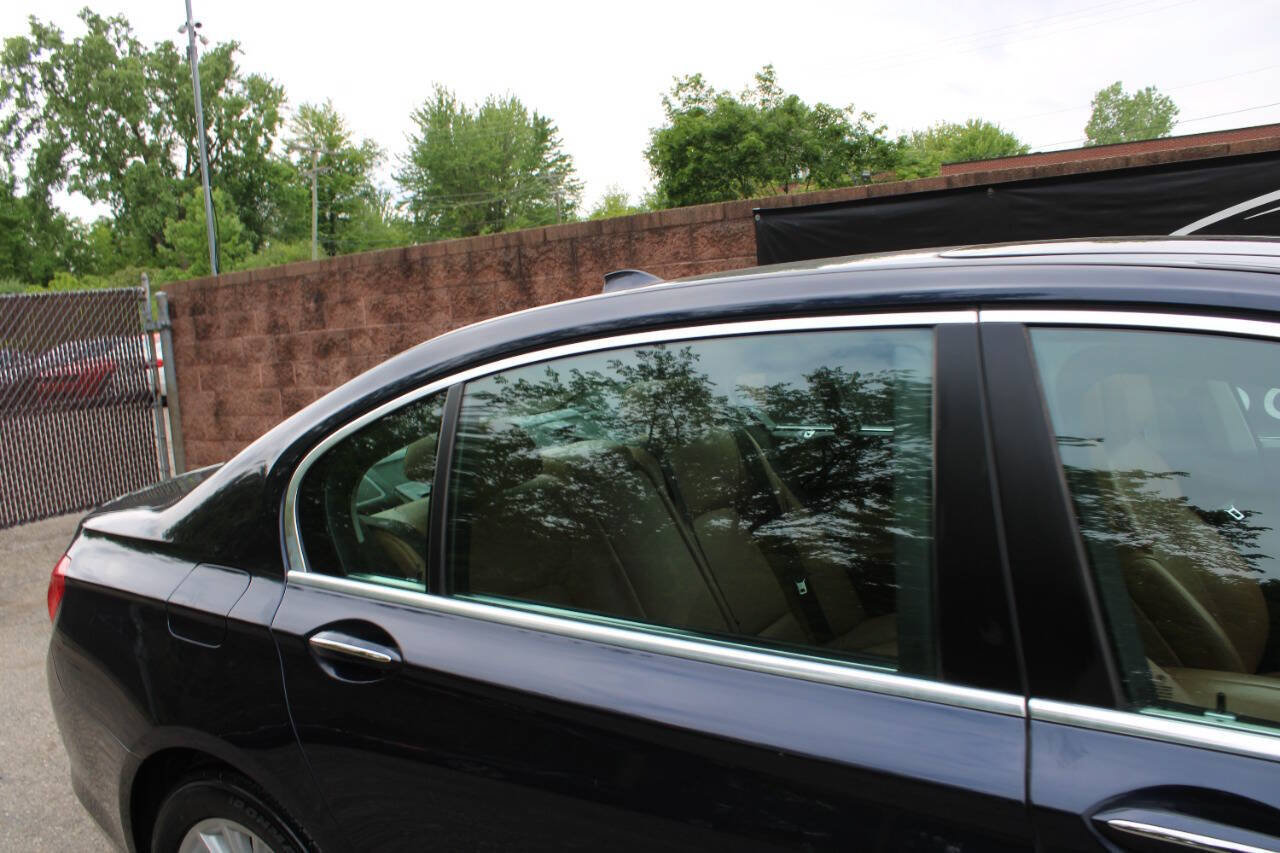Used 2011 BMW 750Li xDrive AWD/4WD image 29