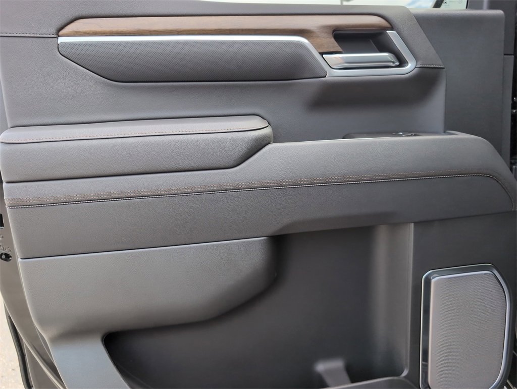 New 2026 Chevrolet Silverado 1500 High Country w/ LPO, Dark Essentials Package image 30
