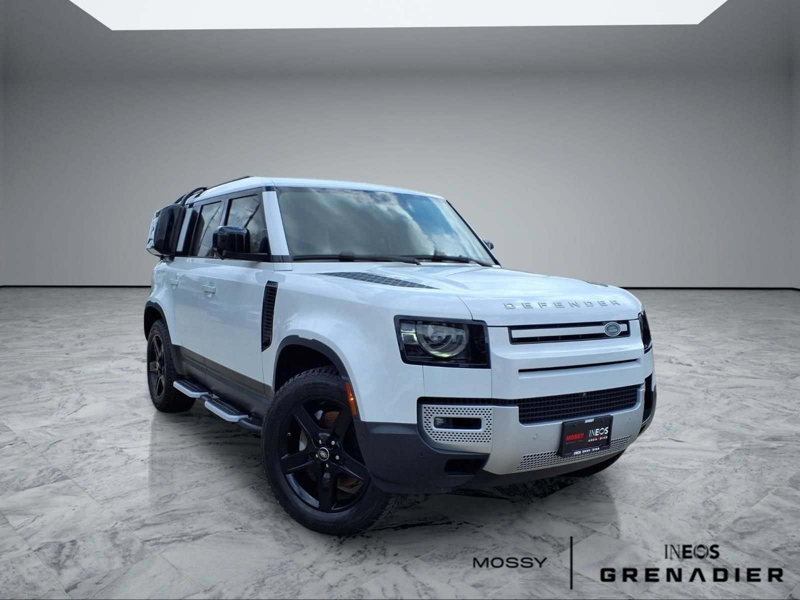 Used 2020 Land Rover Defender 110 HSE AWD/4WD image 1