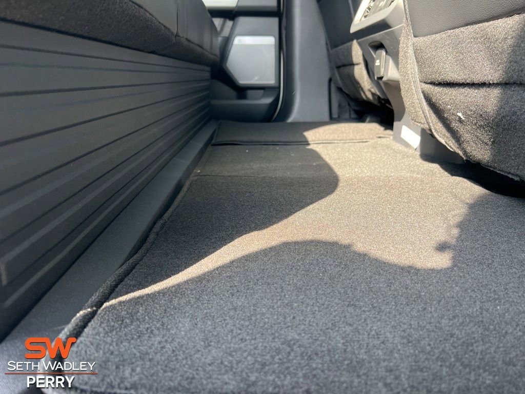 New 2026 Ford F350 Lariat w/ Black Appearance Package image 15