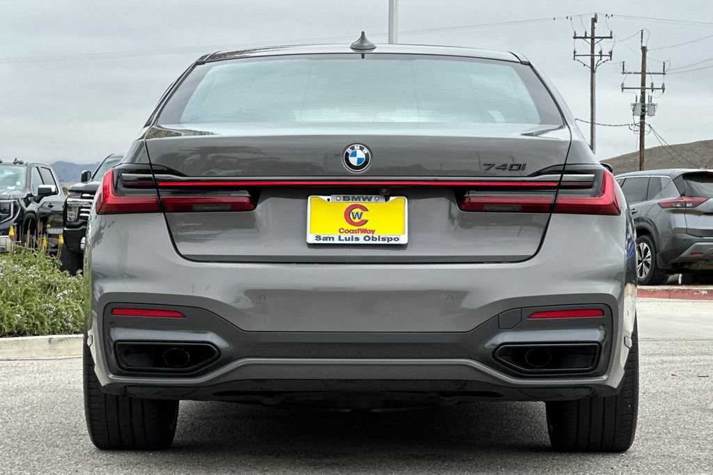 Used 2022 BMW 740i w/ M Sport Package RWD image 4