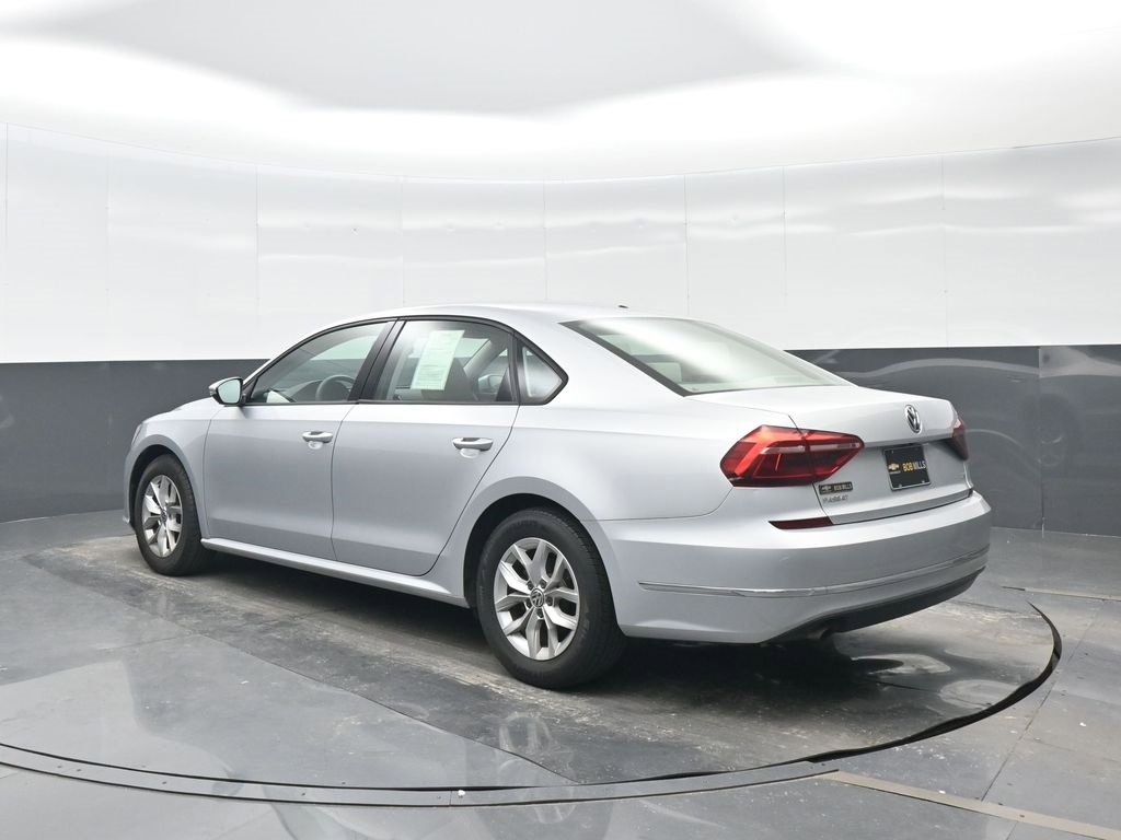 Used 2018 Volkswagen Passat 2.0T S image 4