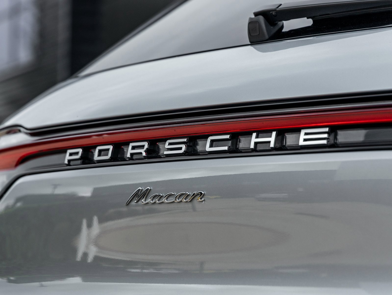 Used 2025 Porsche Macan image 14