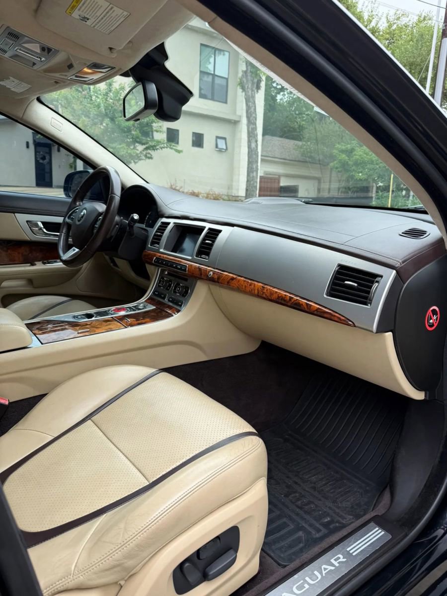 Used 2015 Jaguar XF Sport RWD image 19