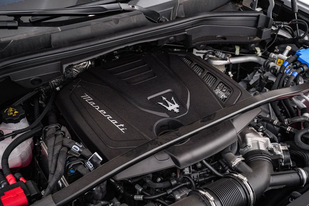 Certified 2025 Maserati Grecale Modena AWD/4WD image 28