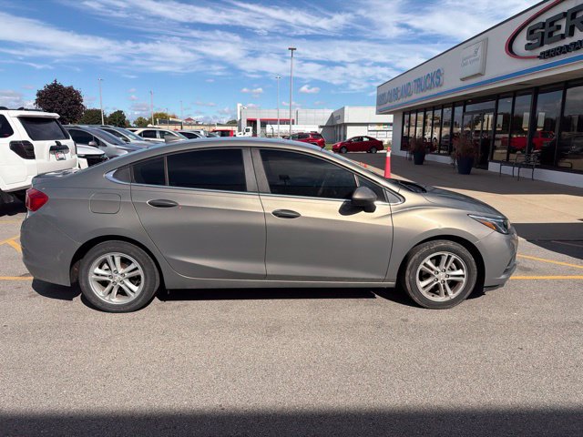 Used 2017 Chevrolet Cruze LT w/ Convenience Package FWD image 4
