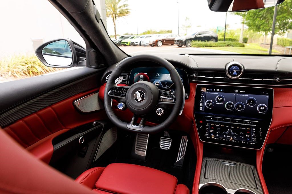 New 2026 Maserati Grecale Trofeo image 17