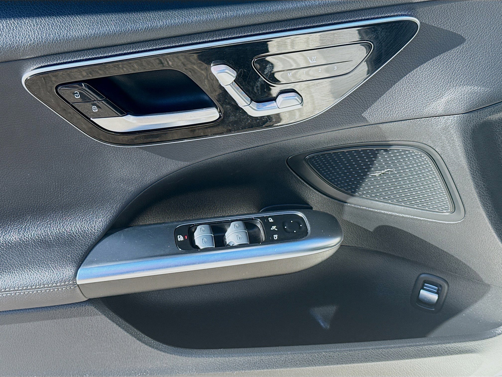 Used 2022 Mercedes-Benz C 300 Sedan image 16