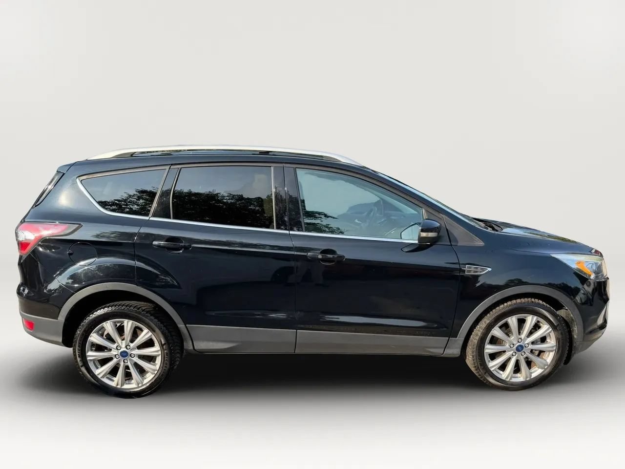 Used 2017 Ford Escape Titanium AWD/4WD image 2