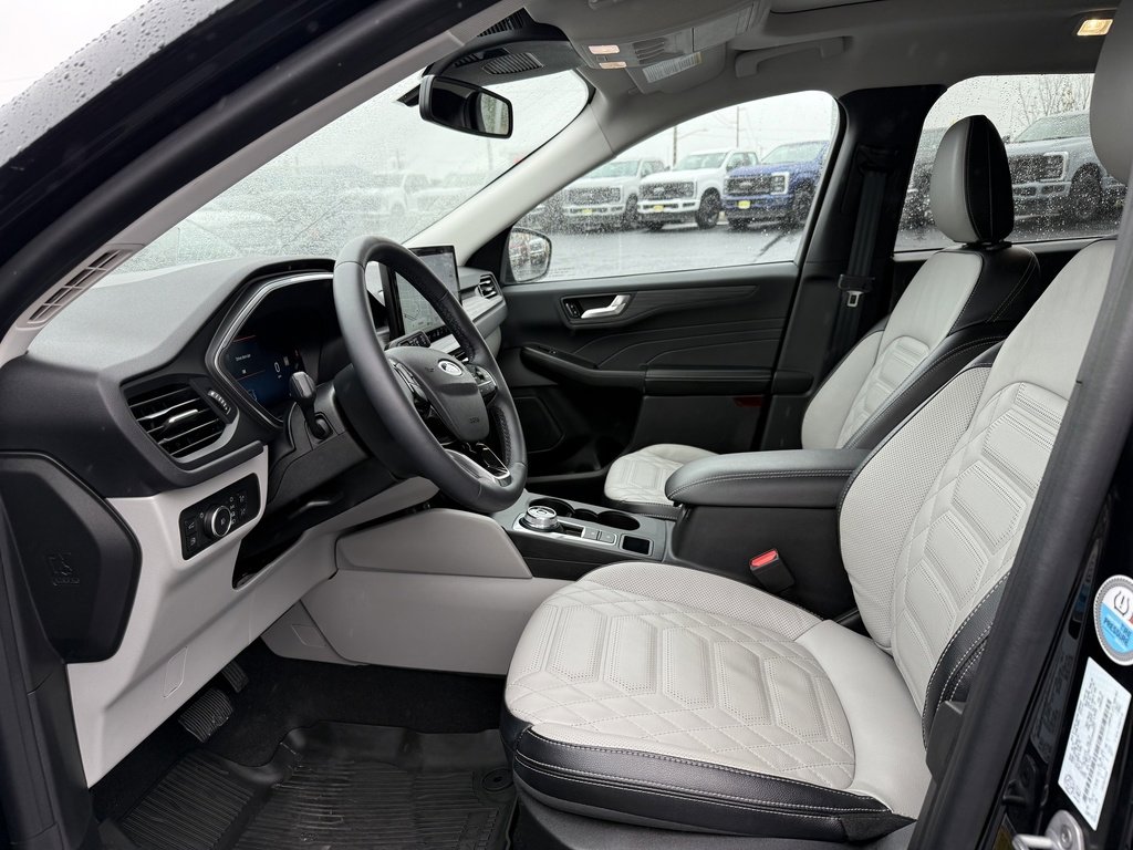 Certified 2023 Ford Escape SE w/ PHEV Premium Package image 20