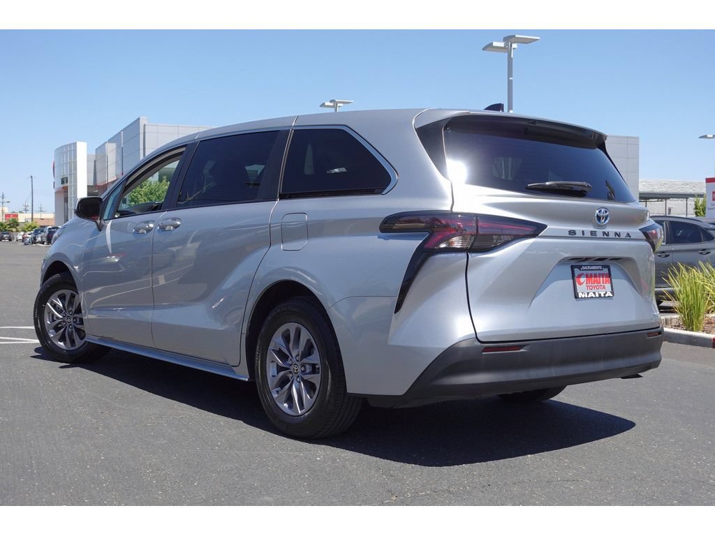 Certified 2023 Toyota Sienna LE FWD image 9