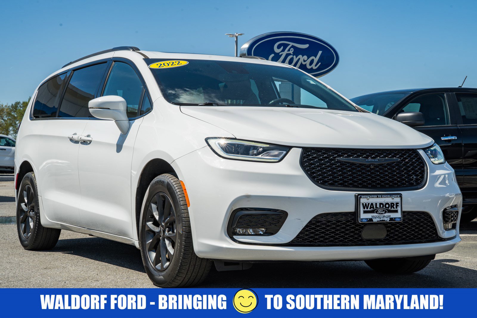 Used 2022 Chrysler Pacifica Touring-L w/ S Appearance Package AWD/4WD image 1