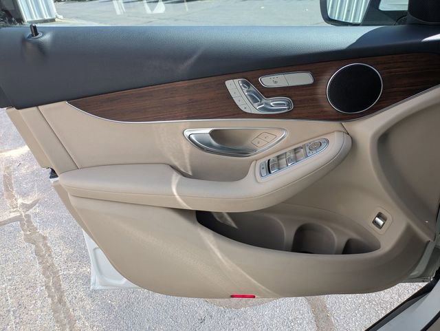 Used 2021 Mercedes-Benz GLC 300 image 11
