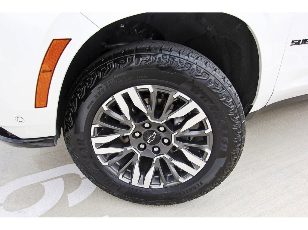 Used 2025 Chevrolet Suburban Z71 AWD/4WD image 29