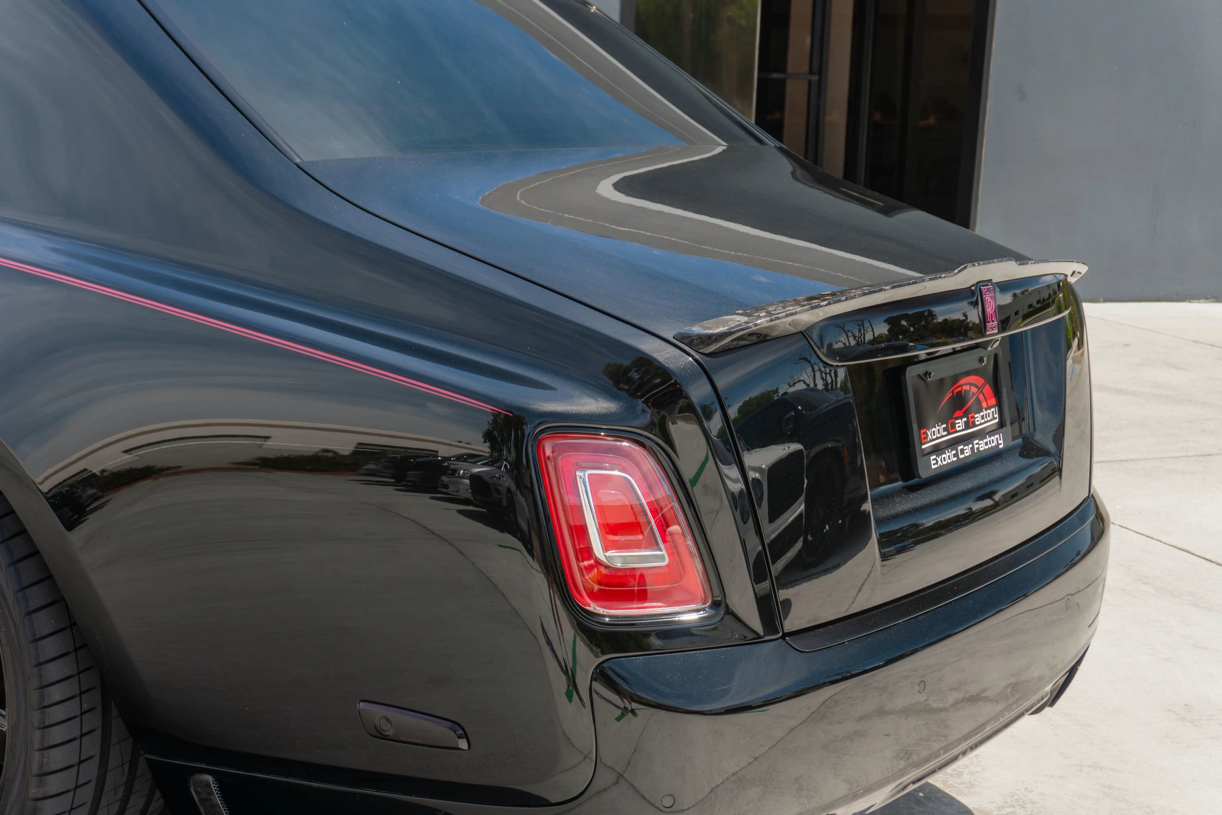 Used 2023 Rolls-Royce Phantom Sedan RWD image 43