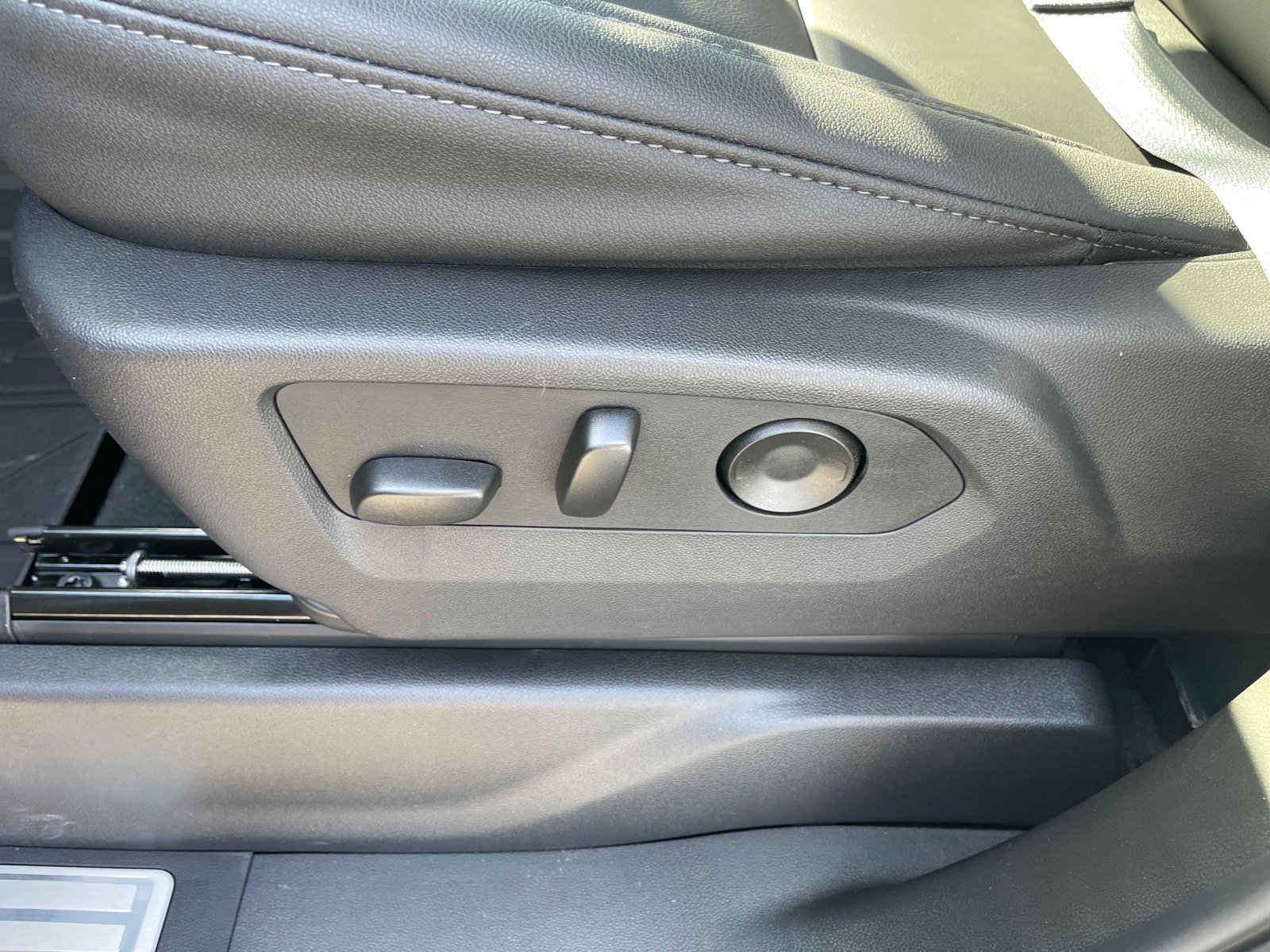 New 2026 Chevrolet Silverado 1500 RST w/ Dark Appearance Package image 9