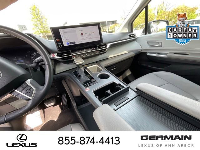 Used 2025 Toyota Sienna XLE FWD image 21