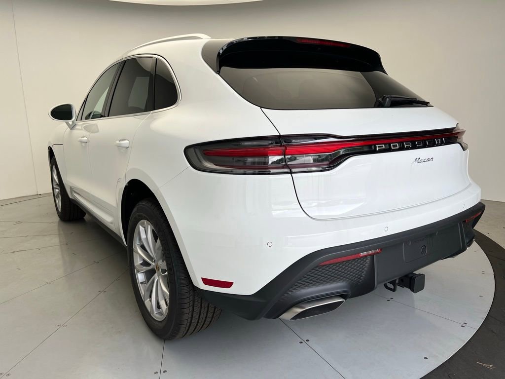 Certified 2025 Porsche Macan image 3