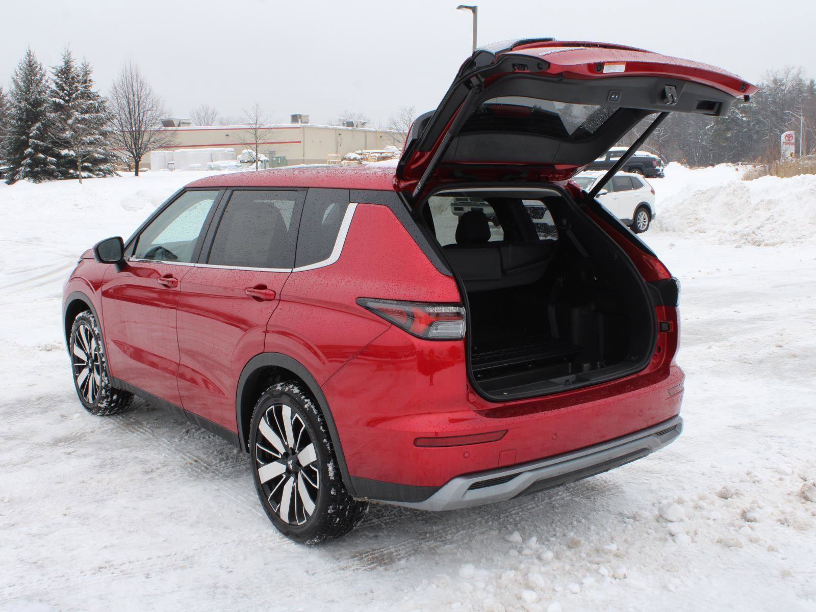 New 2025 Mitsubishi Outlander SE image 7