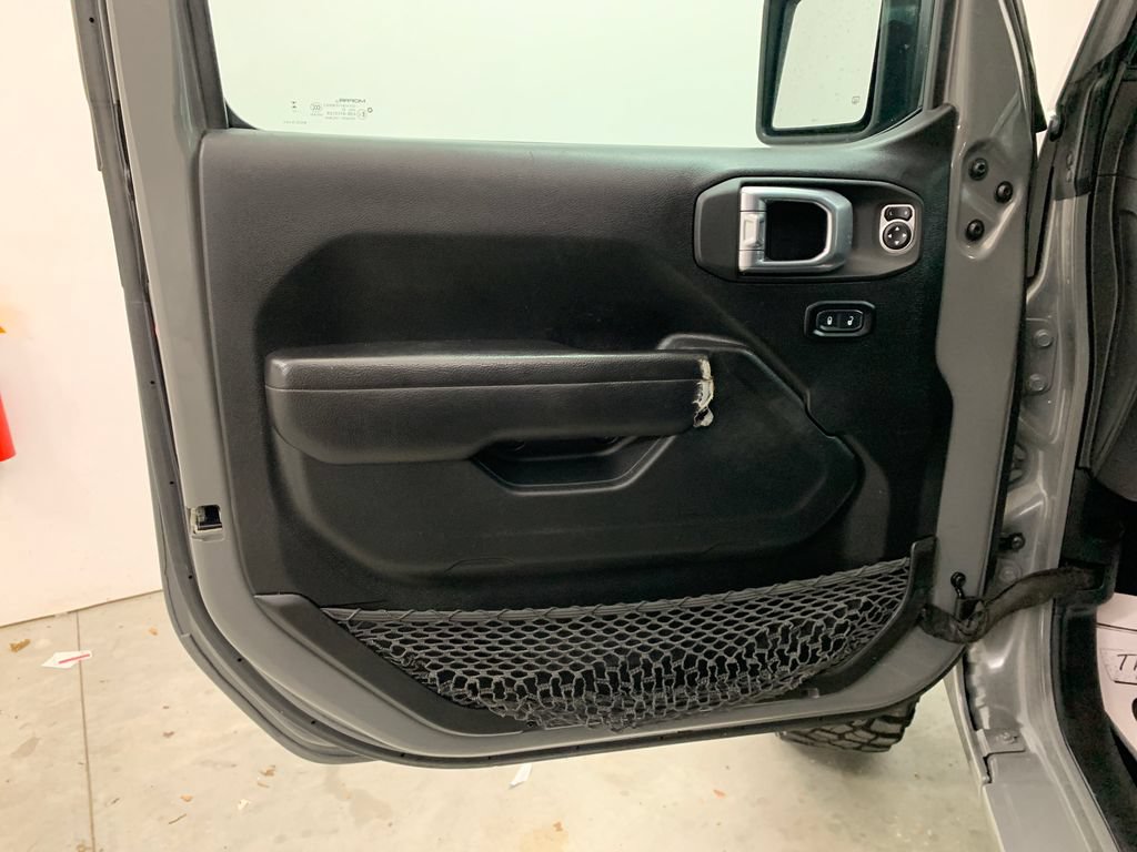 Used 2023 Jeep Gladiator Sport AWD/4WD image 17