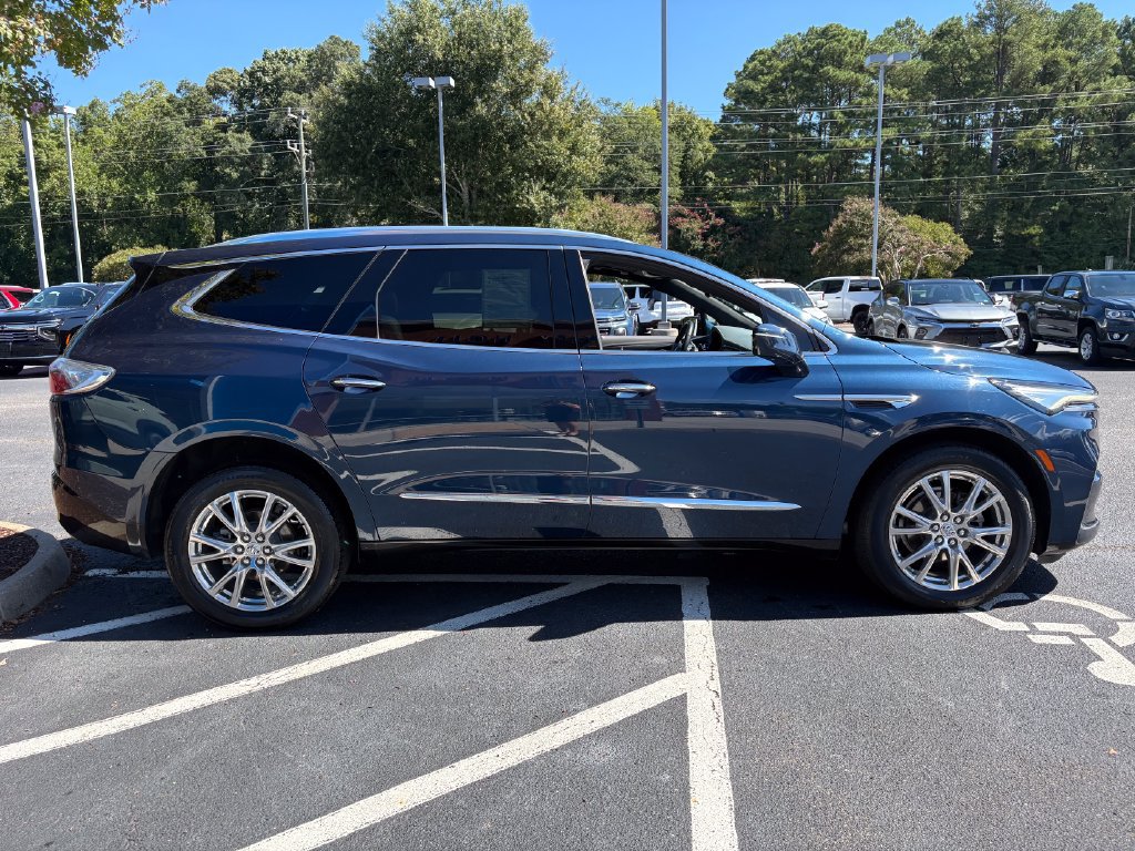 Used 2023 Buick Enclave Premium w/ Experience Buick Package FWD image 3
