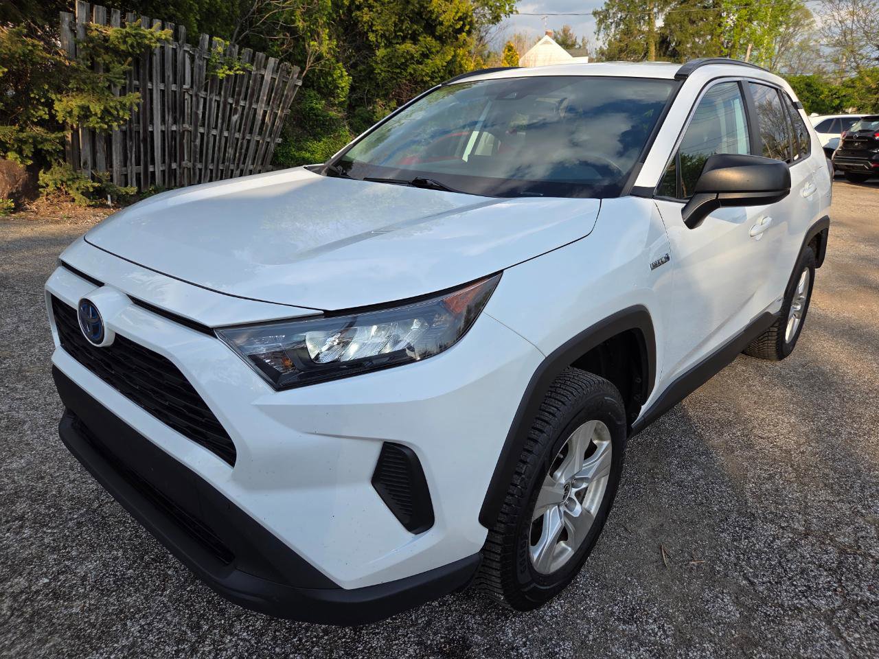 Used 2021 Toyota RAV4 LE AWD/4WD image 2