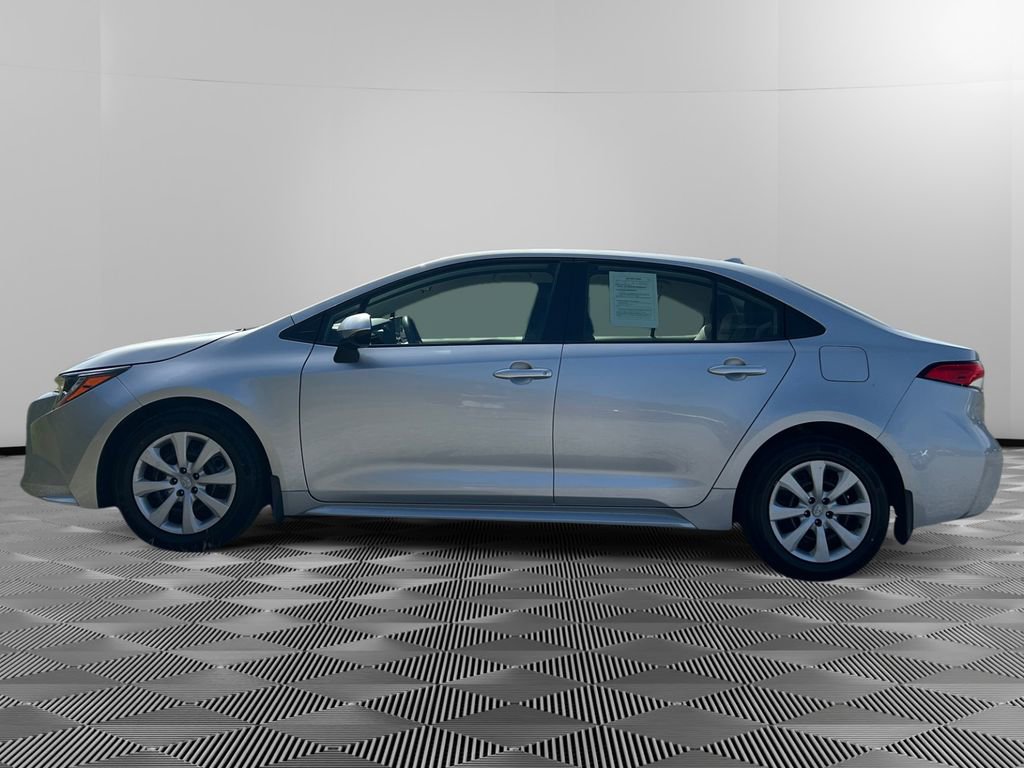 Used 2022 Toyota Corolla LE image 4