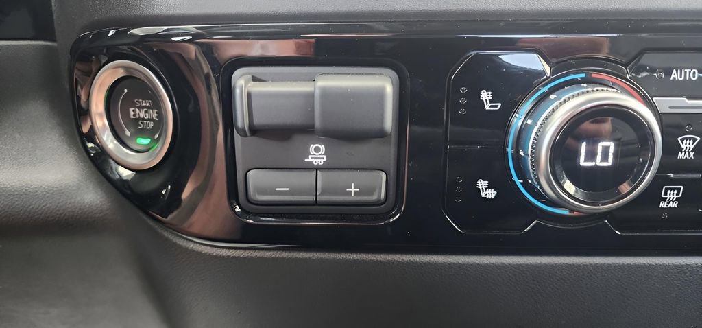 Used 2025 GMC Sierra 1500 SLT image 32