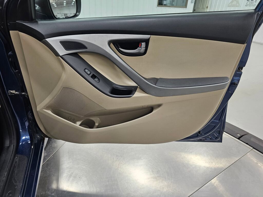 Used 2015 Hyundai Elantra SE FWD image 33