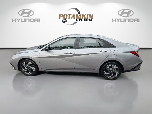 Certified 2025 Hyundai Elantra Sport FWD image 9