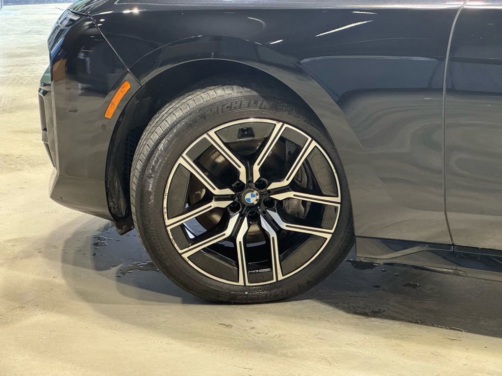 Used 2023 BMW 740i image 11