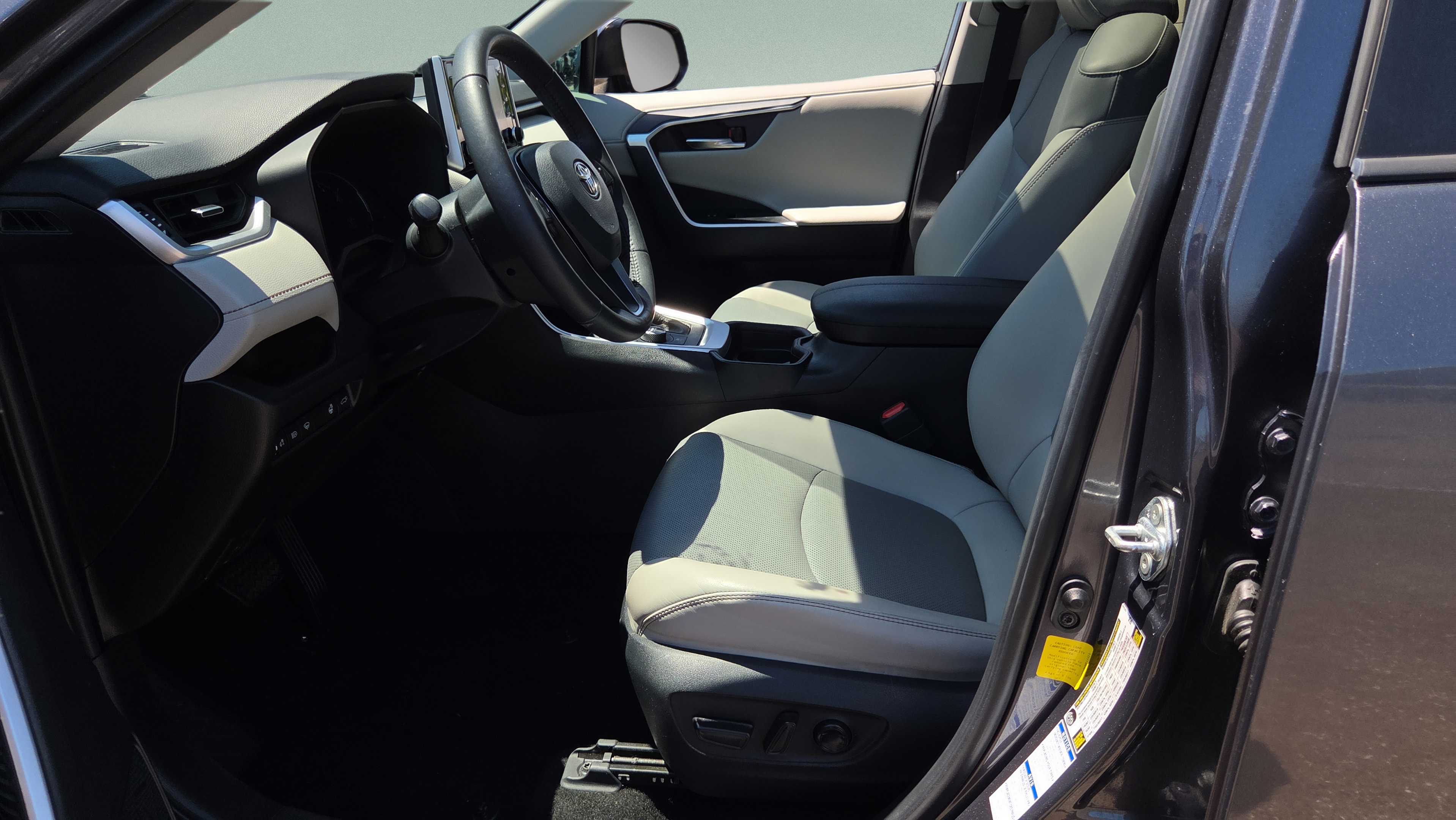 Used 2019 Toyota RAV4 Limited w/ Limited Grade Weather Package AWD/4WD image 9