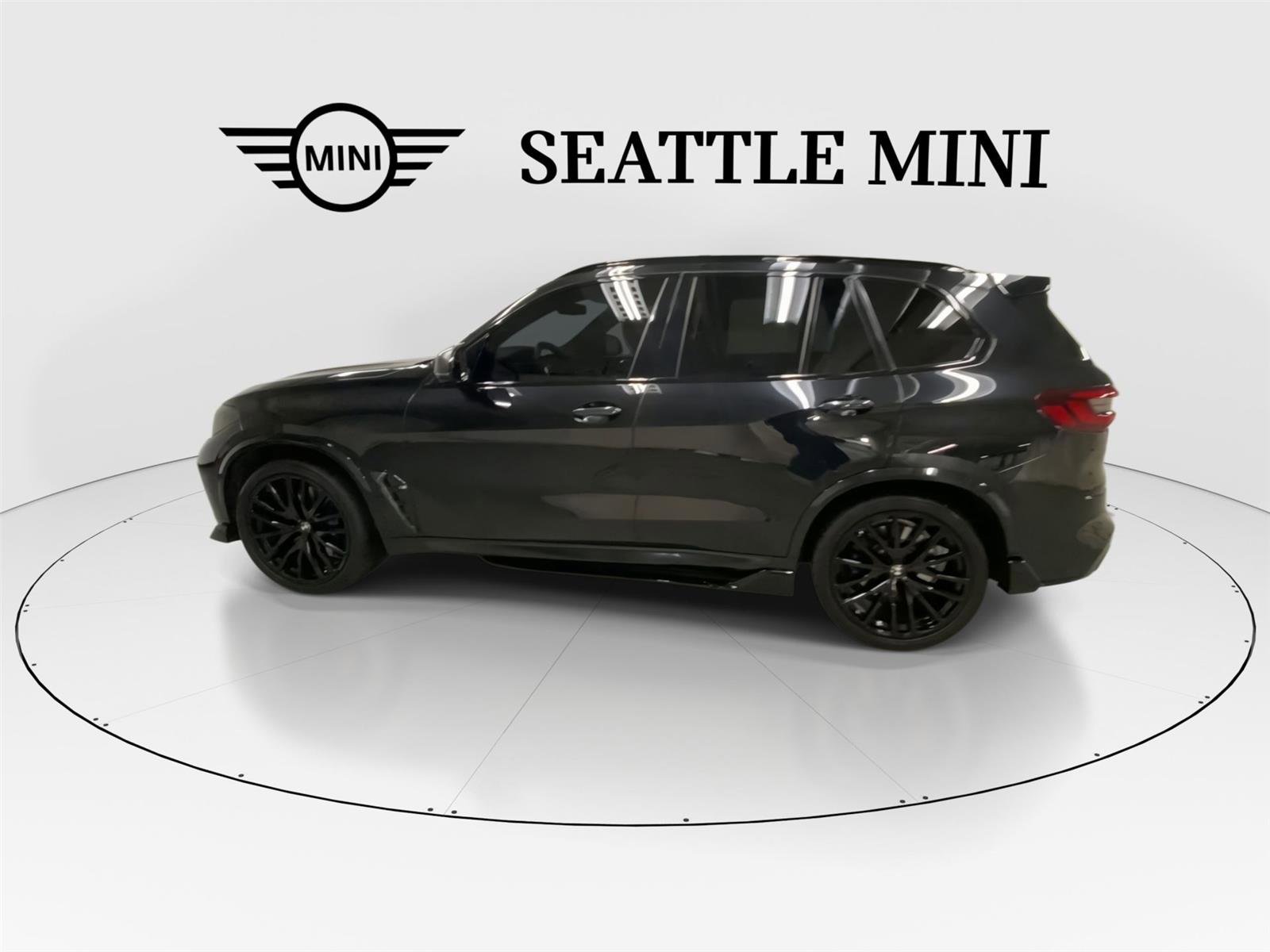 Used 2020 BMW X5 M50i w/ Executive Package image 7