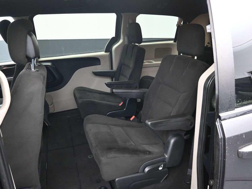 Used 2016 Dodge Grand Caravan SE image 10
