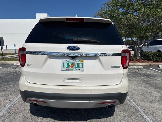 Used 2017 Ford Explorer XLT w/ Equipment Group 202A FWD image 5