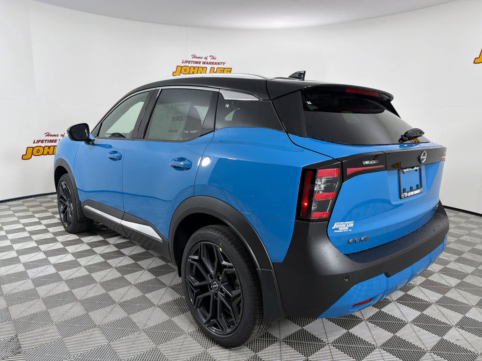 New 2026 Nissan Kicks SR w/ SR Premium Package image 3