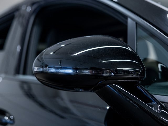 Certified 2025 Porsche Macan image 15