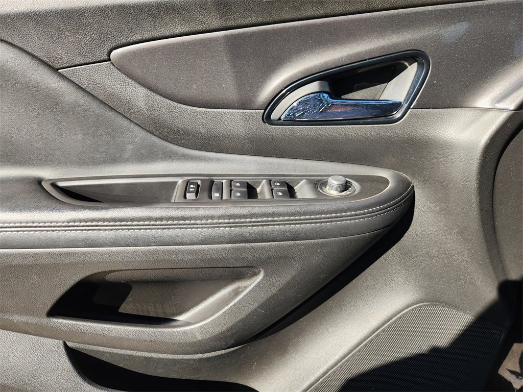 Used 2021 Buick Encore Preferred image 22