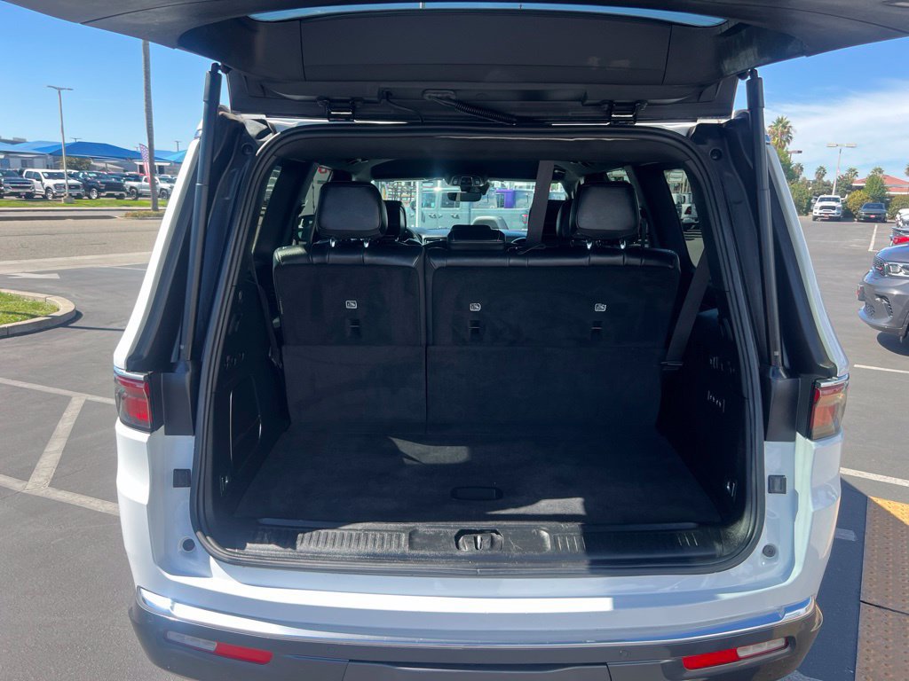 Used 2022 Jeep Wagoneer Series III AWD/4WD image 48